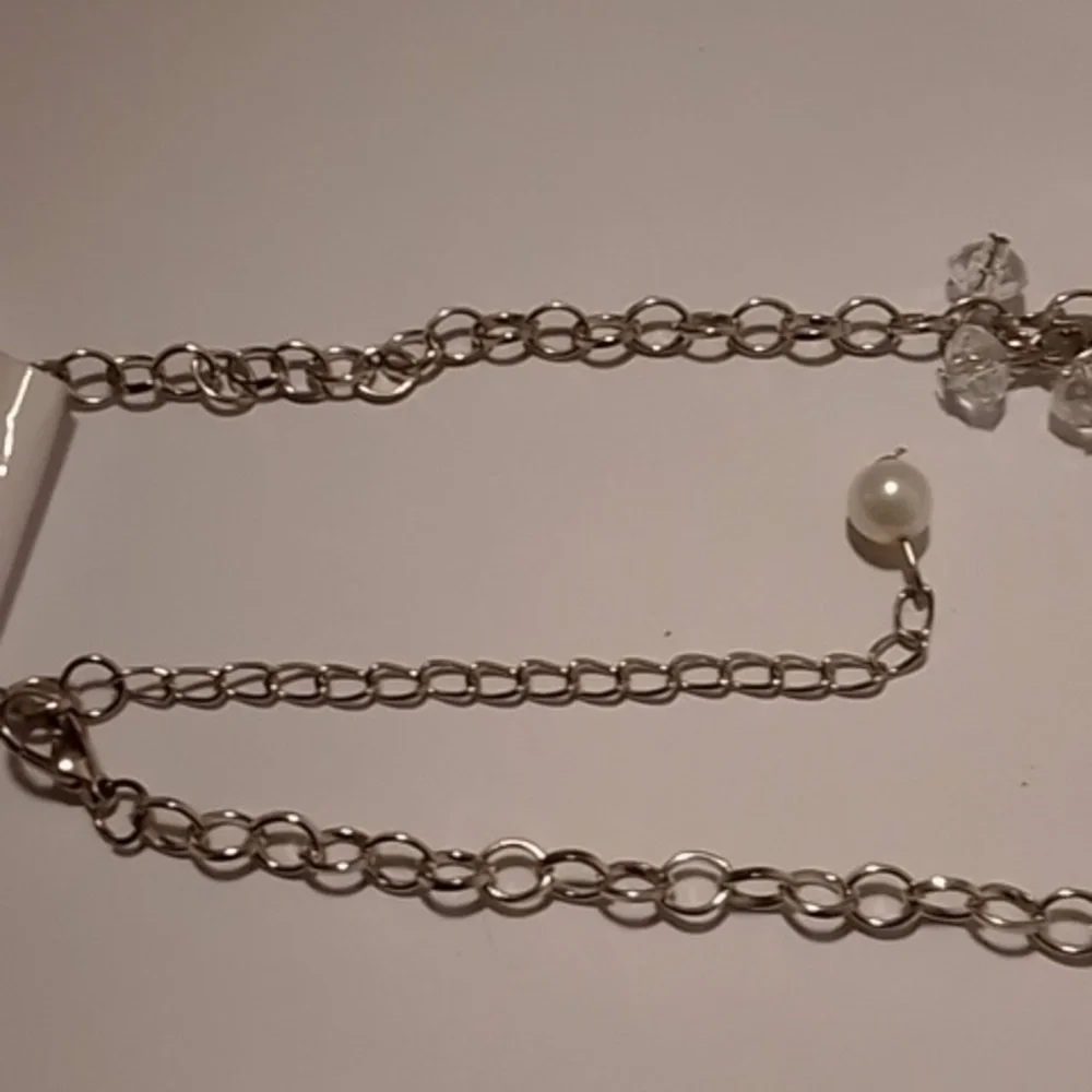 Faux Crystal and faux Pearl Necklace - Picture 4 of 4